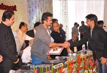 Roshan Panjwani working with Manorama Infosolution Pvt Ltd, was honored by famous Bollywood Actor Mr.ANIL KAPOOR